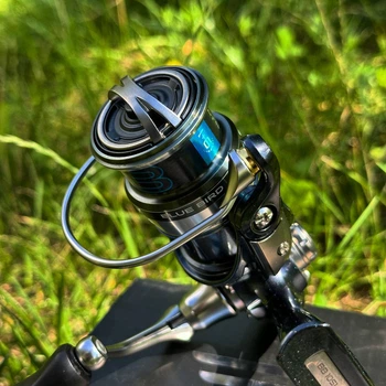 Спінінгова котушка Favorite Blue Bird 1500S, 9+1 підшипників, передній фрикціон, 5.2:1, легка, для лівої та правої руки