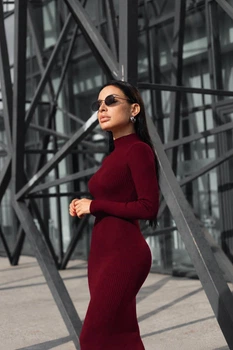 Бордова сукня міді в рубчик