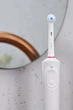 Электрическая зубная щетка Oral-B Vitality Sensitive Clean D100 White (4210201262183_4210201234227) - изображение 4