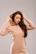 Спортивное платье SweetJama Бежевое с капюшоном L - изображение 4