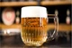 Подарочный набор пива Budweiser светлое фильтрованное 5% 0.5 л x 4 шт. + кружка 0.5 л (8594403707380) - изображение 2