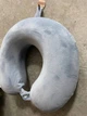 Велюровая дорожная подушка для путешествий Сasablanket с пеной Memory Foam "Однотонная" 30х28х8см Серая - изображение 3