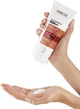 Regenerująca 2-minutowa maseczka Vichy Dercos Kera-Solutions z kompleksem Pro-Keratin do odbudowy powierzchni zniszczonych osłabionych włosów 200 ml (3337875673914) - obraz 4