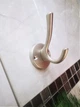 Крючок для одежды металлический в прихожую двухрожковый KR 43 MBSN никель матовый браш ДС - изображение 11