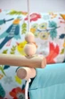 Детская качеля подвесная тканевая Infancy Яркие птицы в цветах из натурального дерева мятная основа от 7 месяцев до 5 лет - изображение 2
