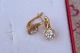 Сережки Xuping Jewelry білий камінь в обідку з дрібних фіанітів 1,6 см золотисті - зображення 2