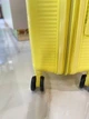 Малый чемодан из полипропилена S+ пластиковый с расширителем и двойными колесами на 10-13 кг Milano желтый - изображение 4