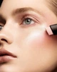 Хайлайтер в стике Hourglass Vanish Flash Highlighting Stick Rose Gold Flash 6.1 г (877231006046) - изображение 3