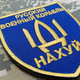 Патріотичний шеврон "русский военный корабль ІДІ нах-й" (щит) синьо-жовтий (на липучці) Neformal 8x9 см (N0613) - зображення 3