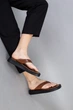 Шльопанці жіночі ShoesBand Руді натуральні шкіряні на чорній товстій підошві на широку ногу 37 (23 см) (66061-2) - зображення 4