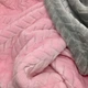 Плед-покрывало двухсторонний MinkyHome 100% плюш 160х180 см. Серый-Розовый косичка - изображение 7