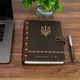 Щоденник з гравіюванням герба України, А5, 100 аркушів, Темне дерево, WoodPresent - зображення 1