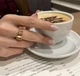 Масивне жіноче кільце з яскравими сяючими коричневими камінцями золотистого кольору (16) - изображение 5
