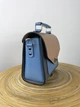Сучасна та стильна шкіряна жіноча сумка кроссбоді Lamponi Chest one grey/blue/pink - зображення 3