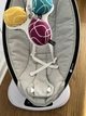 Крісло-гойдалка 4Moms MamaRoo (5 траєкторій руху та 5 швидкостей + додаток та мобіль з іграшками) - зображення 4