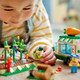 Zestaw klocków LEGO City Farm Furgonetka na targu 310 elementów (60345) - obraz 6