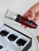 Машинка для стрижки волос Geemy GM 550 Professional Red 3 Вт беспроводная с титановым и керамическим ножами 4 насадки + запасной аккумулятор - изображение 2