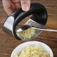 Пресс для чеснока измельчитель чеснокодавка Garlic Press из нержавеющей стали с пластиковой ручкой Черный - изображение 12