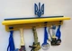 Медальниця "E-Trophy" з поличкою для кубків Герб-3 Сталева(синьо-жовта) - изображение 2