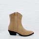 Козаки жіночі короткі з натуральної замші бежеві Woman's heel 40 (О-943) - зображення 2