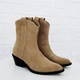 Козаки жіночі короткі з натуральної замші бежеві Woman's heel 40 (О-943) - зображення 4