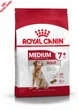 Сухий корм Royal Canin Medium Adult 7+ - сухий корм для собак середніх порід старше 7 років, 15 кг (3005150) - зображення 1