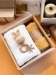 Детский подарочный набор из 3-х вещей з бежевым зайкой Kiddie Widdie - изображение 1