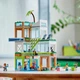 Конструктор LEGO City Багатоквартирний будинок 688 деталей (60365) - зображення 5