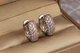 Серьги кольца Хuping Jewelry выпуклые с камнями сзади узор 1.8 см серебристые - изображение 2