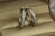Серьги Xuping Jewelry дорожка из камешков с гладкими бортиками сзади дырочки 2 см серебристые - изображение 1