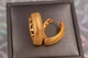 Сережки Xuping Jewelry широкі дужки з фарбуванням 2,6 см золотисті - зображення 2