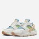 Buty sportowe damskie skórzane na platformie Nike Air Huarache DQ0117-100 40 (8.5US) 25.5 cm Białe (195869138688) - obraz 3