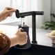 Змішувач для кухні із краном для фільтрованої води HANSGROHE Aqittura M91 чорний латунь 76802670 - зображення 5