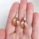 Сережки Hand Made з кристалами Swarovski світло-бурштинового відтінку - зображення 2