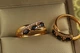 Кольцо Xuping Jewelry фиеста с тремя черными камнями р 17 золотистое - изображение 2