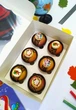 Шоколадные бомбочки Mr.Plum™ "1 Вересня" из какао и маршмелоа 6 шт (цветные, диаметр 5,5 см), 280г - изображение 1