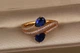 Кільце Xuping Jewelry зустрічні краплі із синіми каменями р 18 золотисте - зображення 1