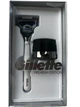 Подарунковий набір бритва Gillette Skinguard Sensitive Premium Edition з підставкою - зображення 2