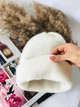 Шапка зимняя вязаная женская белого цвета One size - изображение 3