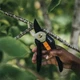 Секатор Fiskars Solid P121 обводной (1057160) - изображение 3