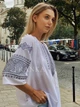 Літня жіноча вишиванка біла "Елейн" з чорною і сірою вишивкою на легкому шифоні 12332-58 (3XL) - зображення 4