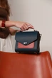 Сучасна та стильна шкіряна жіноча сумка кроссбоді Lamponi Chest one blue/coral/brown - зображення 1