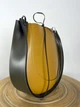 Современная кожаная женская сумка оригинальной формы с широкой ручкой Lamponi Guitar khaki/yellow - изображение 6