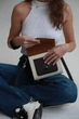 Сучасна та стильна шкіряна жіноча сумка кроссбоді Lamponi Chest one beige/ivory/khaki - зображення 4