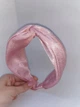 Жіночий широкий обруч для волосся з вузлом рожевий - изображение 4