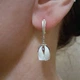 Сережки Hand Made с белыми&nbsp;розами из муранского стекла - изображение 3