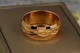 Обручальное кольцо Xuping Jewelry граненый рисунок капелька 8 мм р 16 золотистое - изображение 3