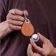 Шкіряний чохол-брелок для AirTag INCARNE Key Tag Коньяк - зображення 5