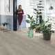 Виниловый пол Quick Step Pulse Click Plus 40105 Дуб Хлопок теплый серый - изображение 5