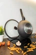 Сковорода с крышкой SICILIA BOLLIRE 28 см WOK Съемная ручка (A-024132) - изображение 3